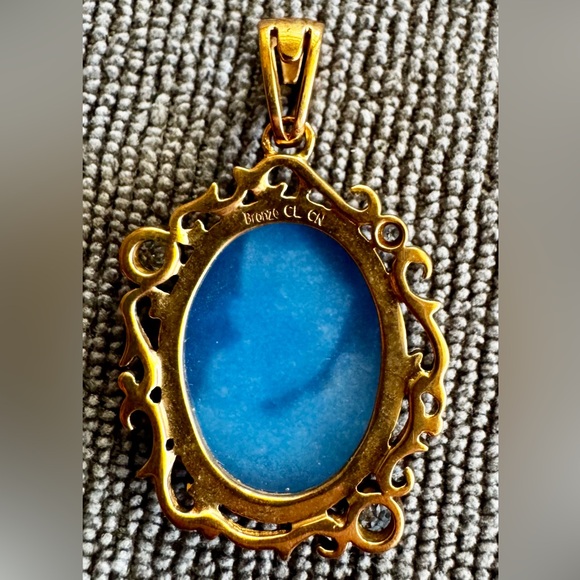 Jumping fish cameo pendant- bronze, blue topaz, and shell - Picture 4 of 7
